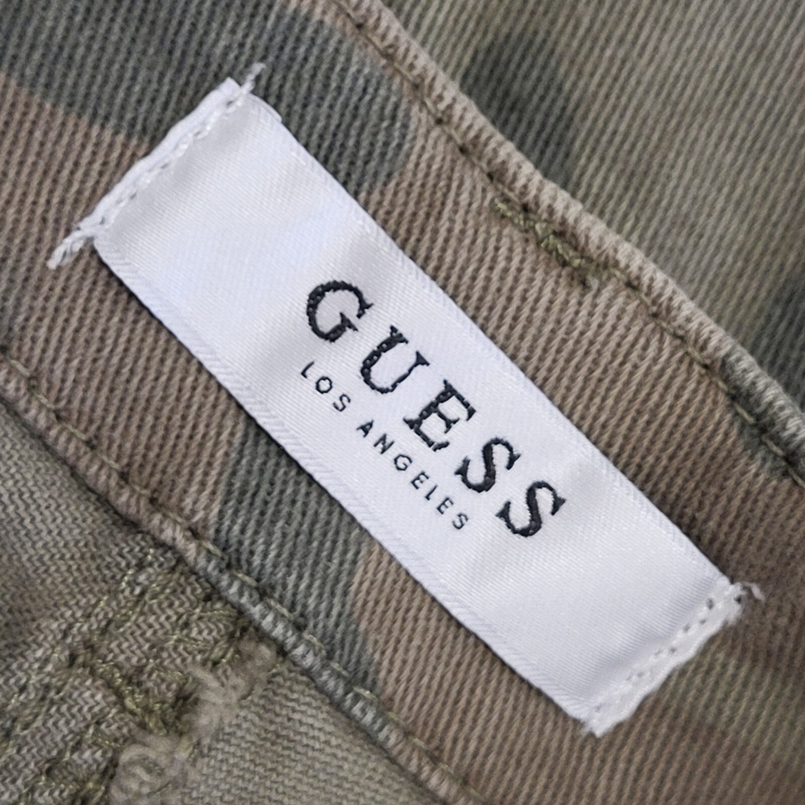 Guess Vintage Y2K  Green Zipped Camouflage Shorts Uk Women's Size M W29