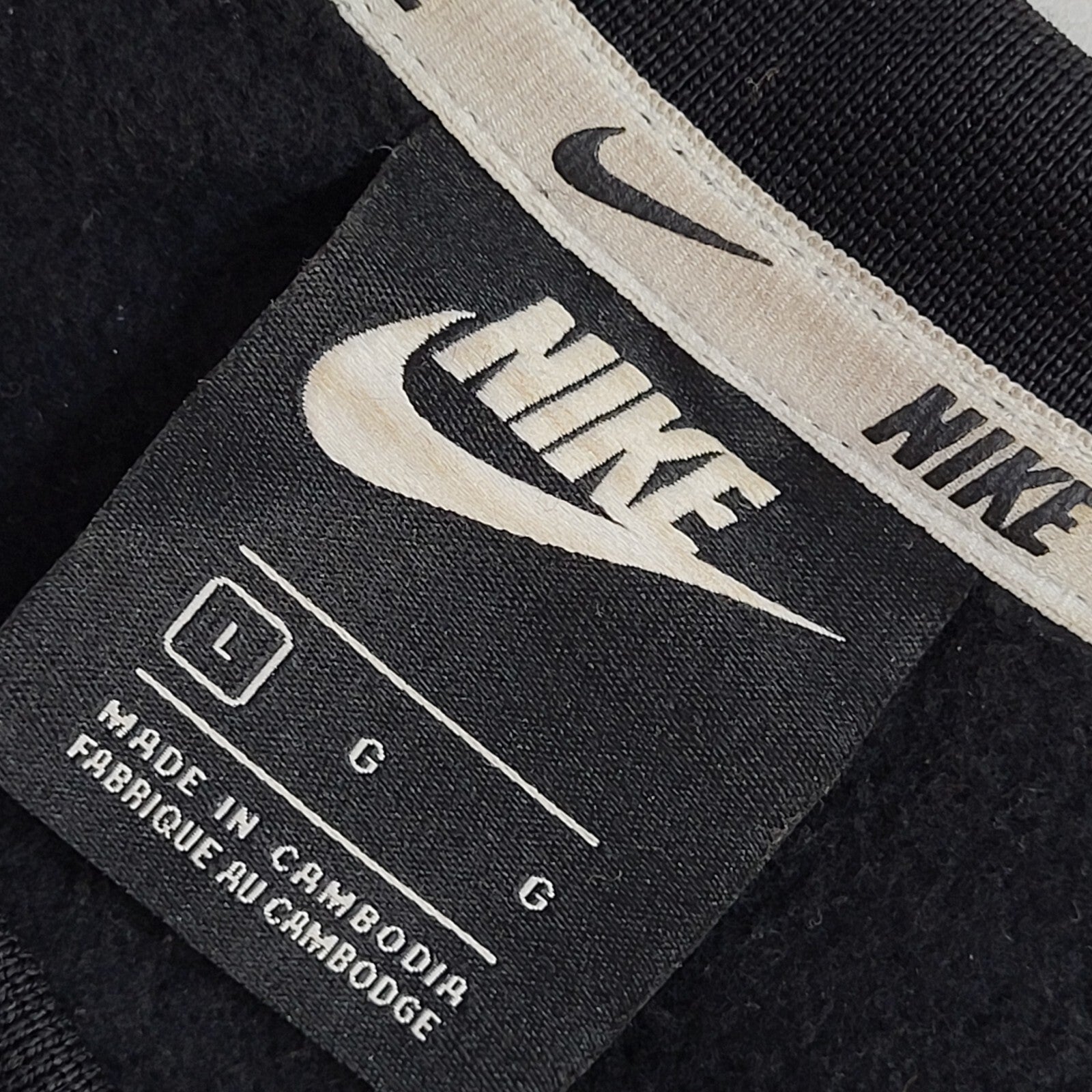 Nike Sports Sweatshirt Black Crew Neck 90's Vintage UK Men's Size L