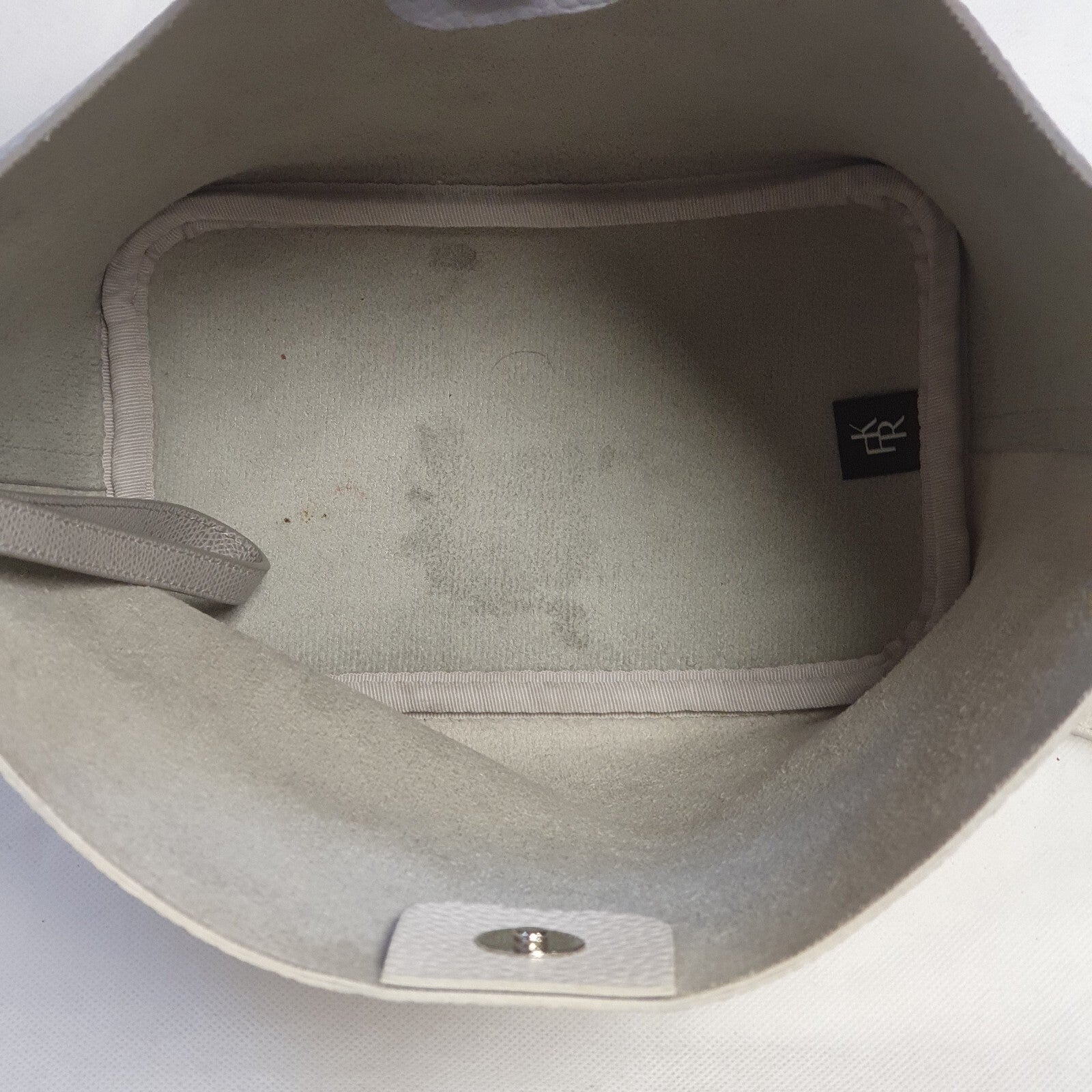 Find Kapoor White Grey Pindo Leather Cross Body Shoulder Bag 11" X 9"