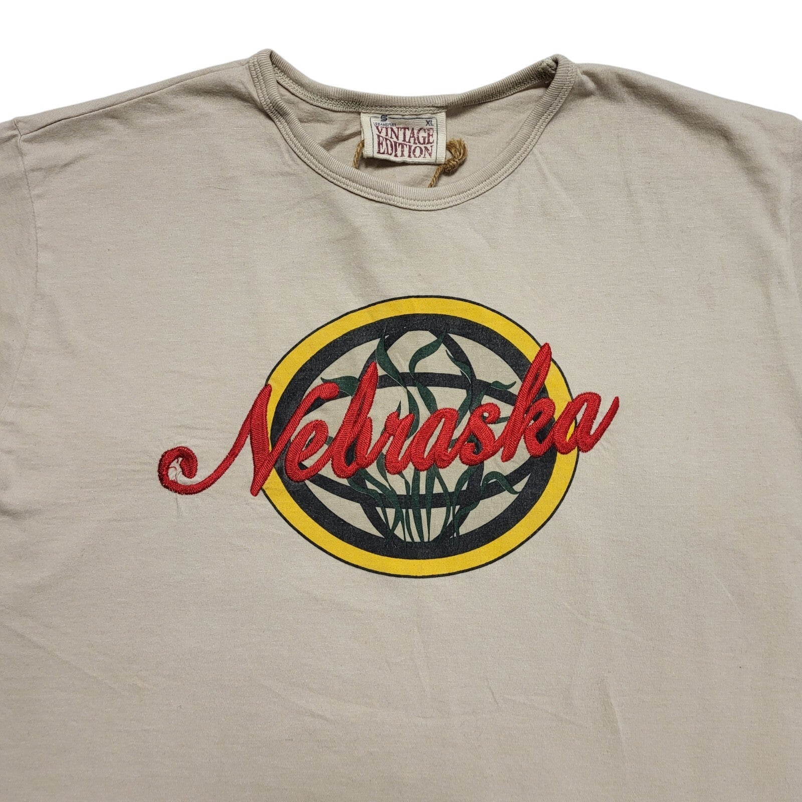 Vintage Edition Vintage 90's Beige Nebraska USA T-Shirt Uk Men's Size XL
